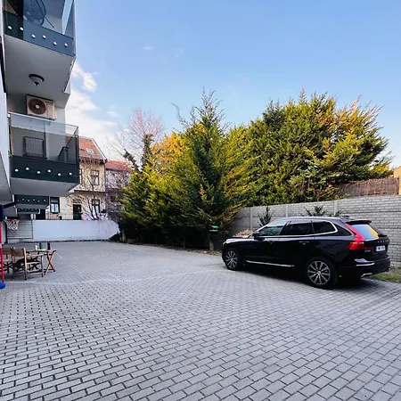 Seven - Free Parking *