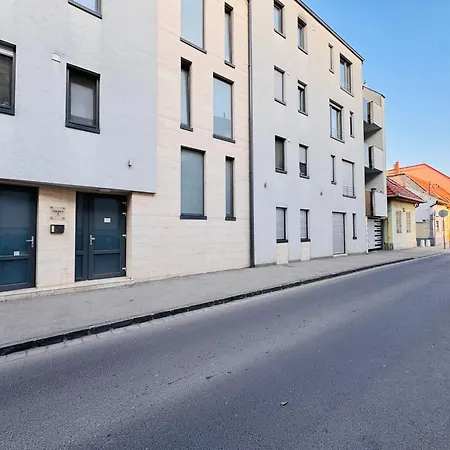 Seven - Free Parking Apartment