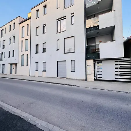 Seven - Free Parking Apartment
